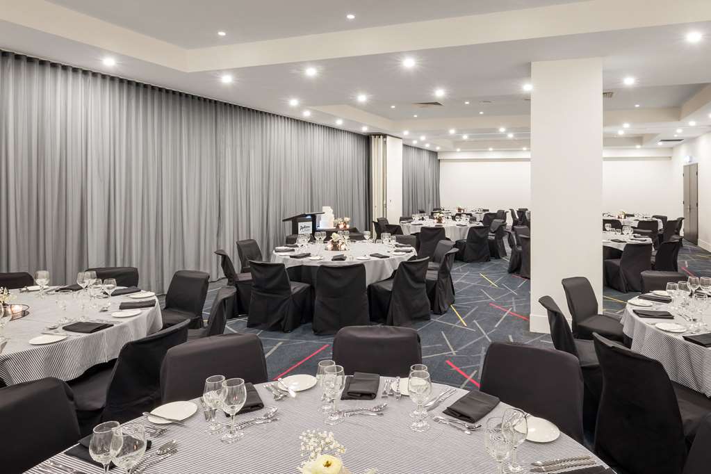 Images Radisson Hotel on Flagstaff Gardens Melbourne