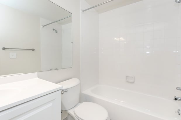 Images Oaks at Hampton Apartments