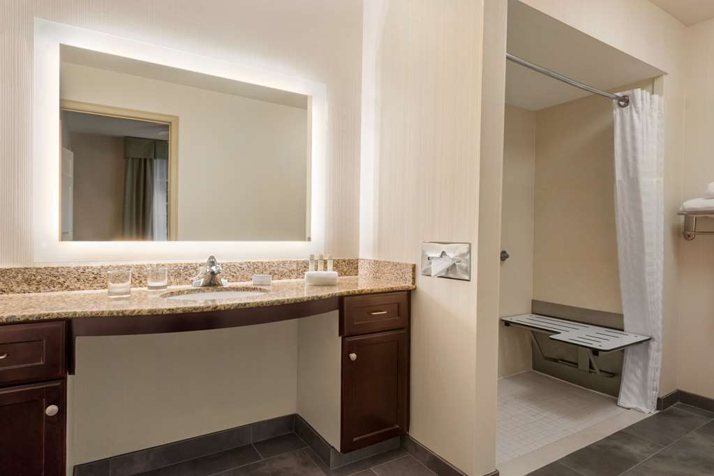 Guest room bath