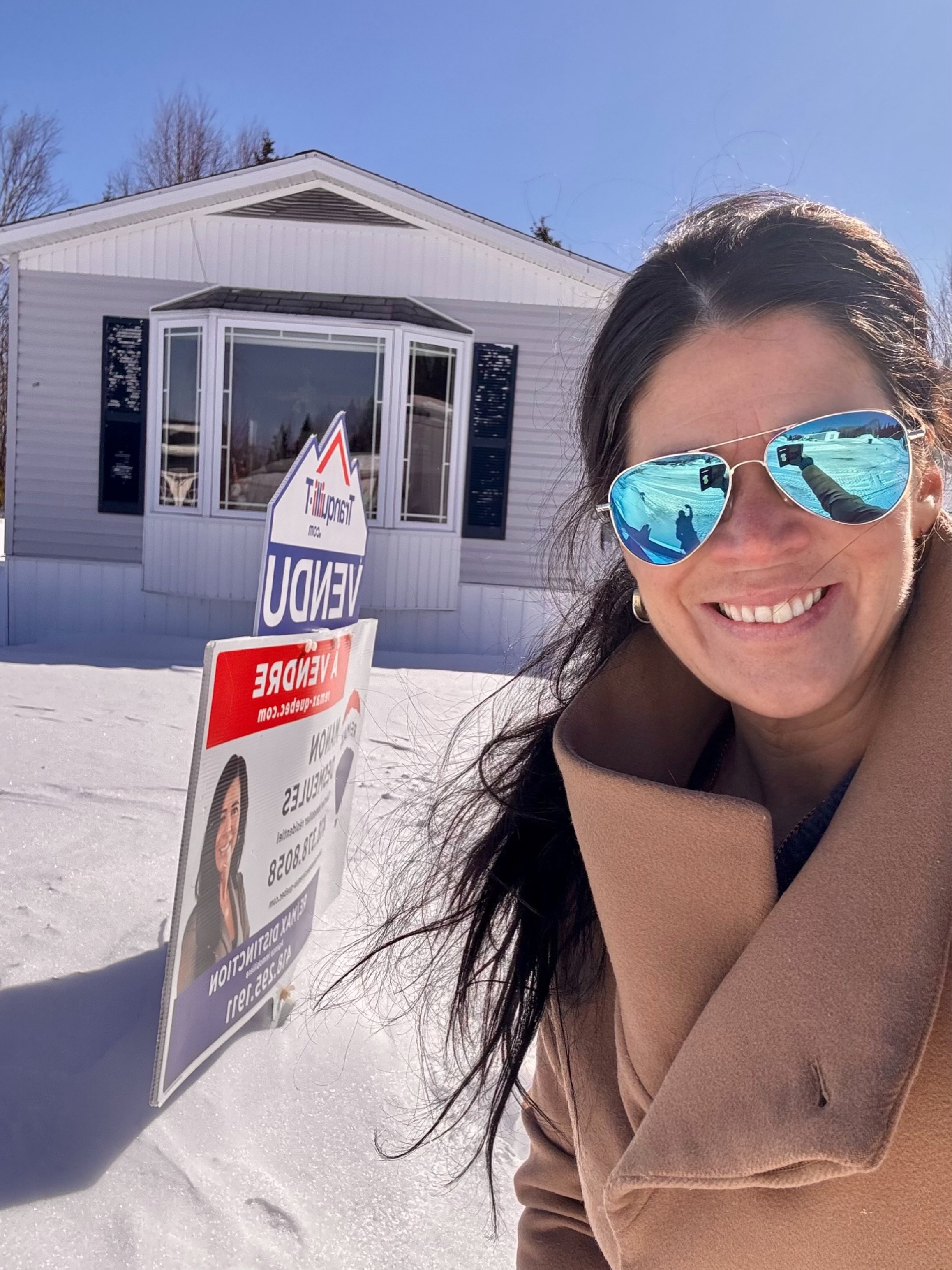 Images Manon Desmeules Immobilier Inc. Courtier immobilier résidentiel chez RE/MAX DISTINCTION