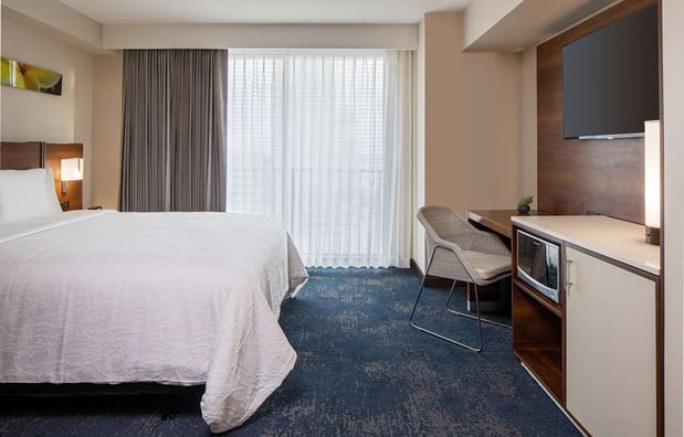 Images Hilton Garden Inn Waikiki Beach