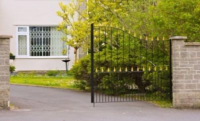 M & M Fence Inc