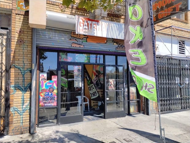 Images CoinFlip Bitcoin ATM - Gateway Smoke Shop (Oakland)