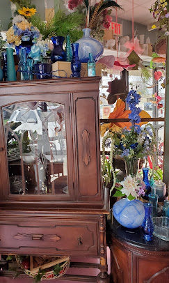 RosAmungThorns Flowers & Gifts Image