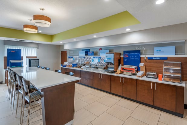 Images Holiday Inn Express & Suites Cincinnati-Blue Ash by IHG