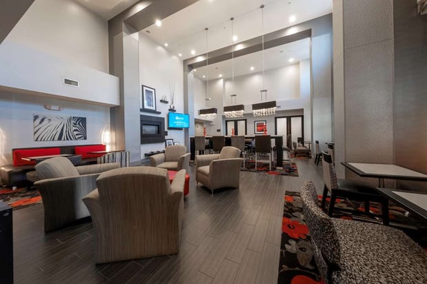 Images Hampton Inn & Suites DuPont