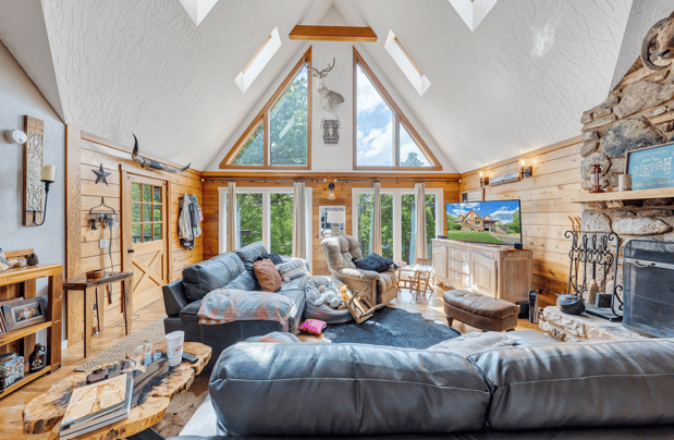 Images Damon Gettier and Associates, Realtors-Brokered by Real Broker LLC