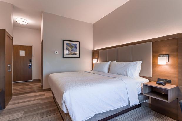 Images Holiday Inn Express & Suites Columbus - Worthington by IHG