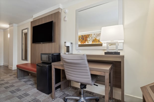 Images Crowne Plaza Executive Center Baton Rouge by IHG