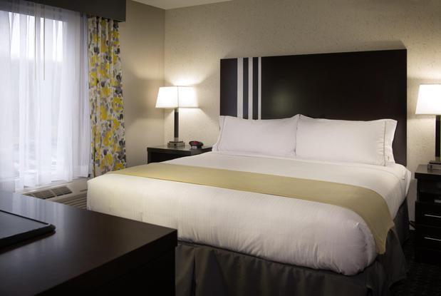 Images Holiday Inn Express & Suites Madison Central by IHG