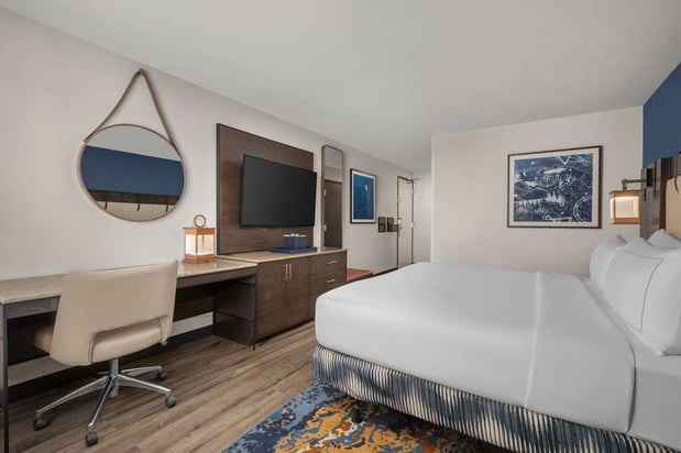 Images Hotel Westport Kansas City, Tapestry Collection by Hilton