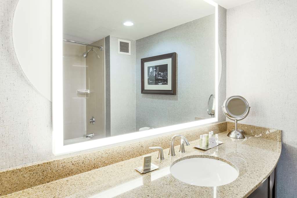 Guest room bath
