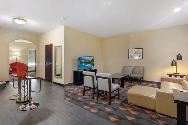 Images Holiday Inn & Suites Waco Northwest by IHG