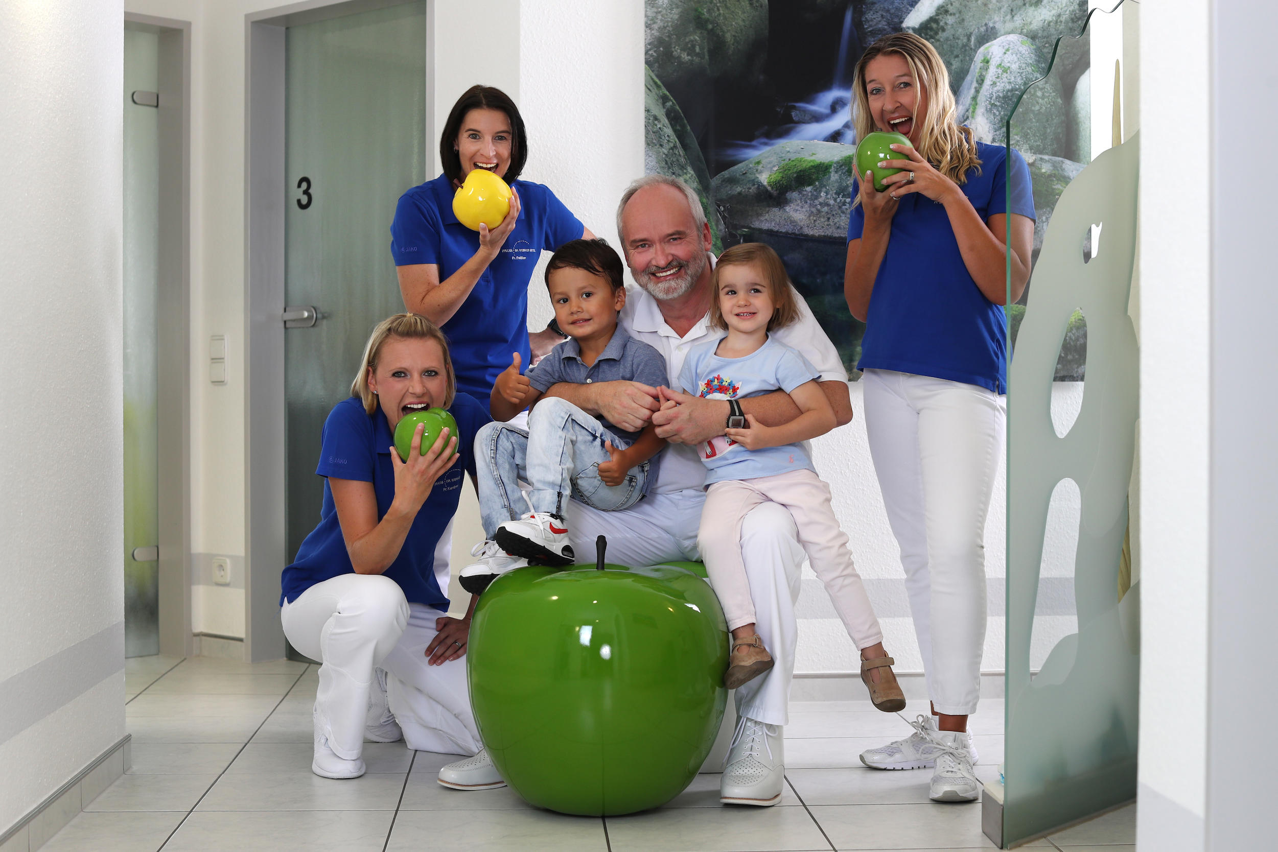 Zahnarztpraxis Dr. Werner Ertel & Kollegen | Wir kümmern uns um Ihren Biss!