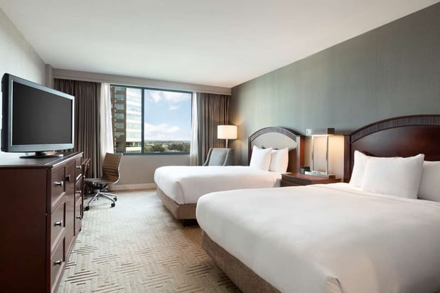 Images Hilton East Brunswick Hotel & Executive Meeting Center