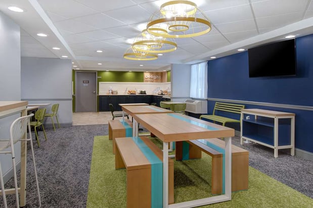 Images Spark by Hilton Rochester University Area