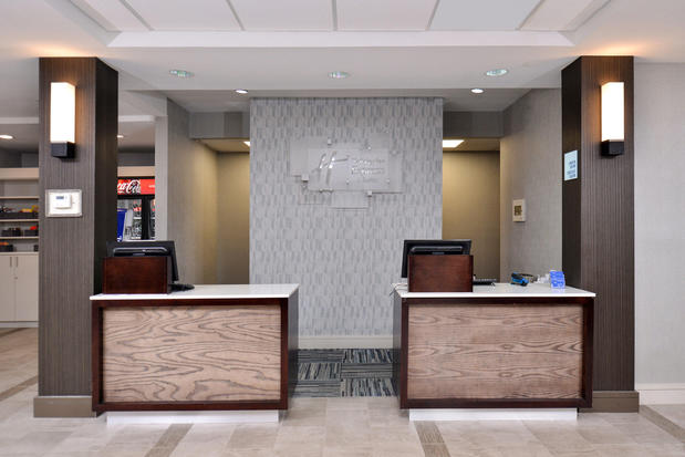 Images Holiday Inn Express & Suites Lafayette by IHG