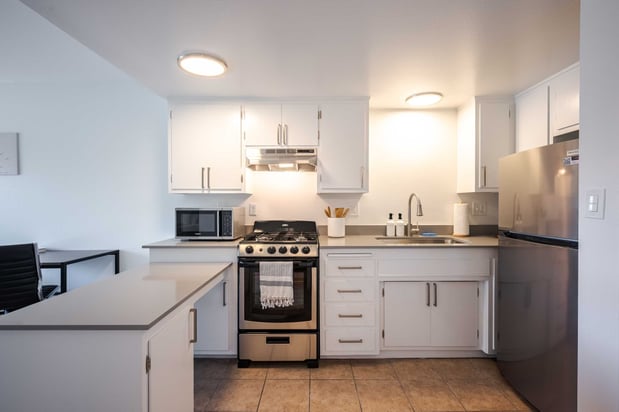 Images Solis Isla Vista