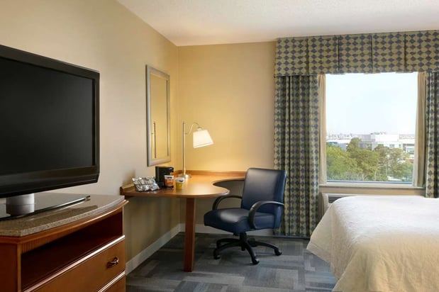 Images Hampton Inn New York - LaGuardia Airport
