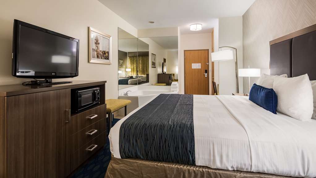 King Whirlpool Suite
