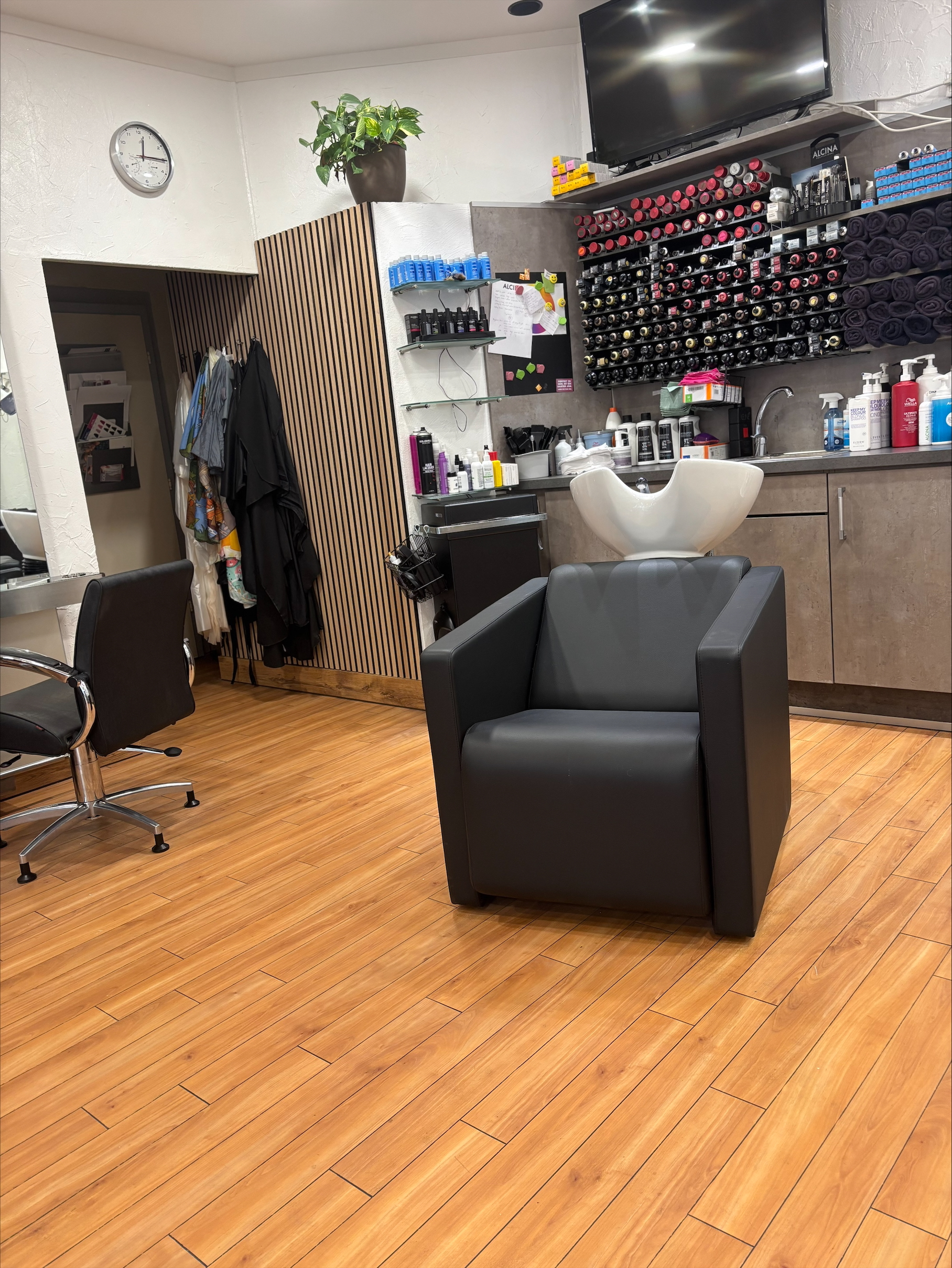 Der Salon- Friseur in Düsseldorf Eller, Gumbertstr. 138 in Düsseldorf