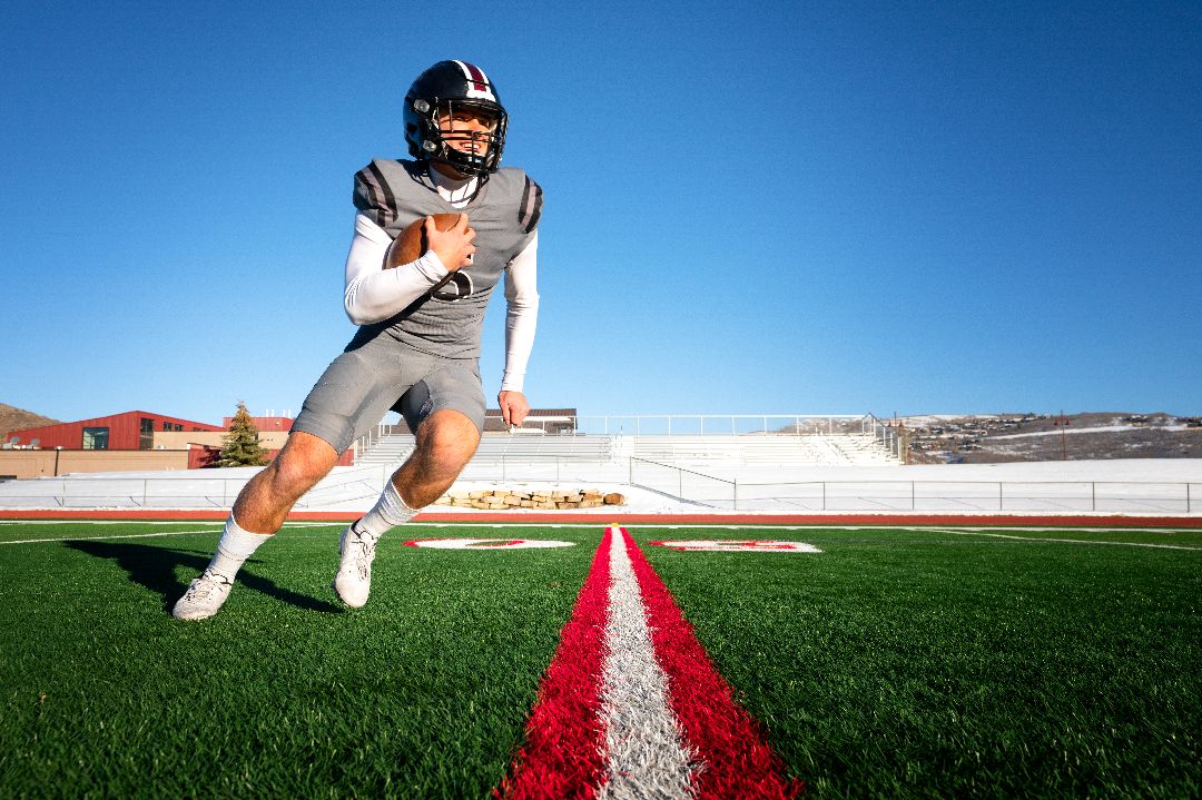 male-american-football-player-uniform-field.jpg