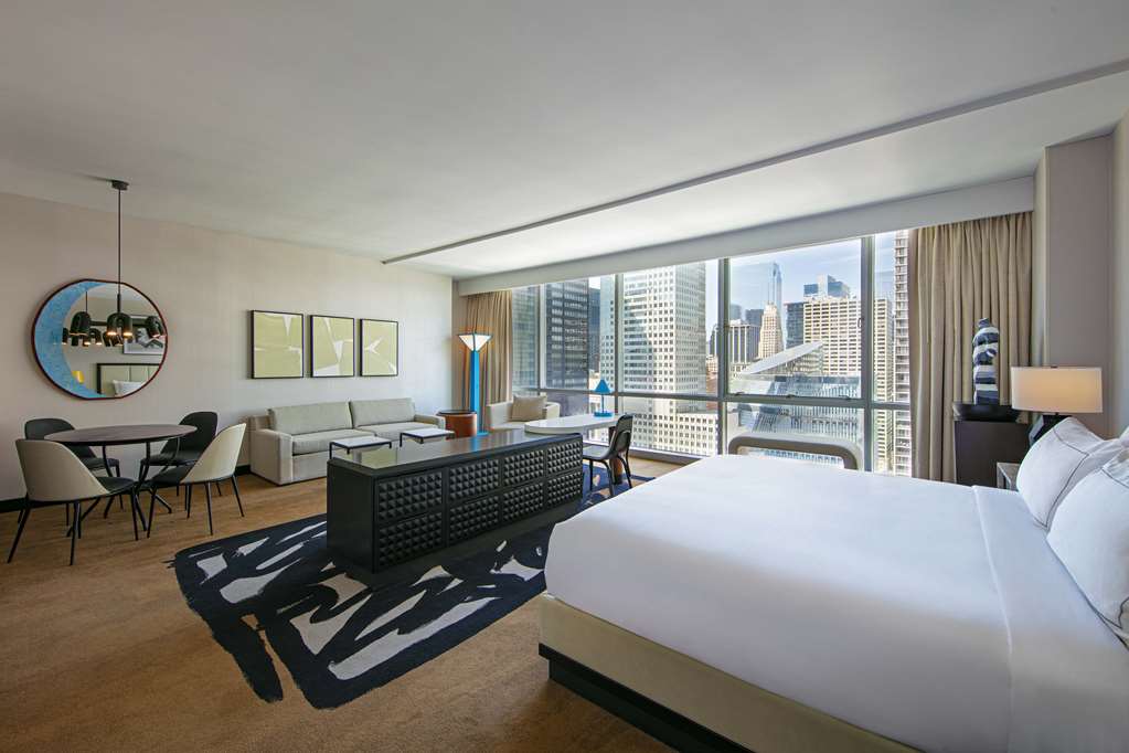 theWit Chicago, a Hilton Hotel