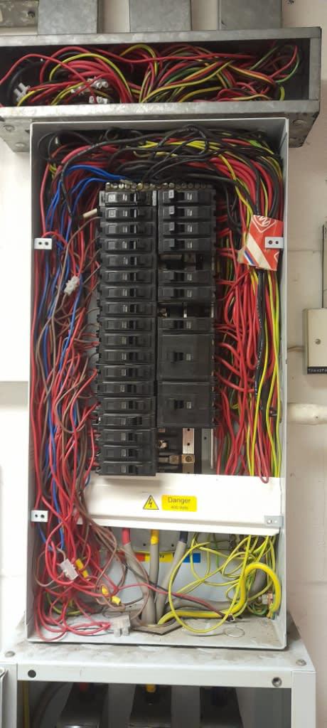 RD Wired Electrical Services Ltd Billingshurst 07810 864850