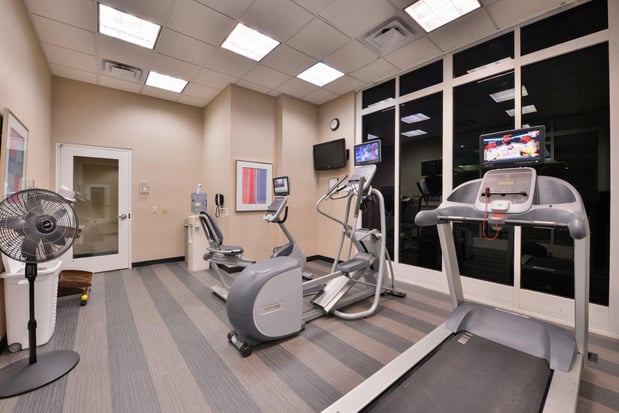 Images Holiday Inn Kansas City Airport by IHG