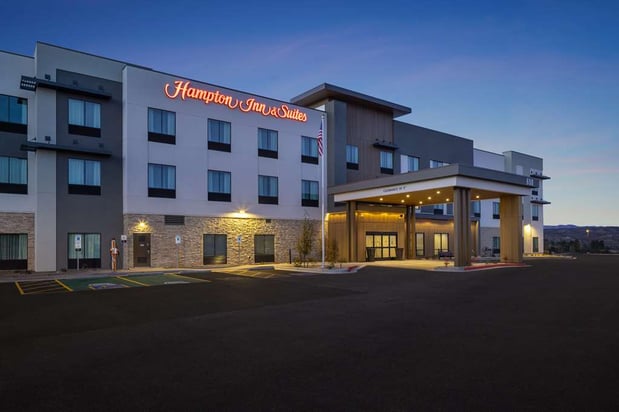 Images Hampton Inn and Suites by Hilton Cottonwood