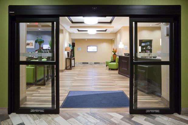 Images Holiday Inn Express & Suites Fort Dodge by IHG