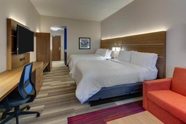 Images Holiday Inn Express & Suites Nashville Metrocenter Downtown by IHG