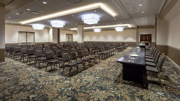 Images Holiday Inn Chicago North-Evanston by IHG