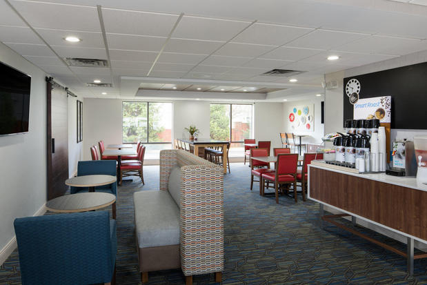 Images Holiday Inn Express Louisville Northeast by IHG