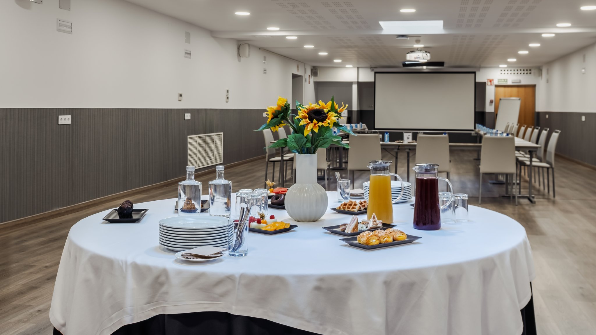 Images Crowne Plaza Madrid Airport by IHG