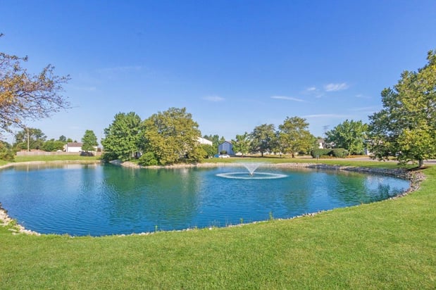 Images Lakeside Crossing at Eagle Creek Apartments and Townhomes