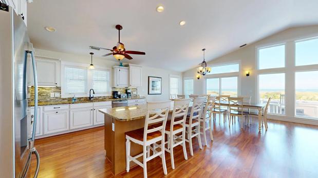 Images Midgett Realty - Avon