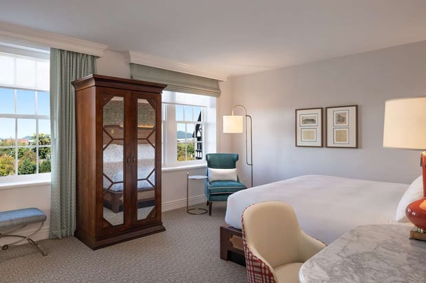 Images The Hotel Roanoke & Conference Center, Curio Collection by Hilton