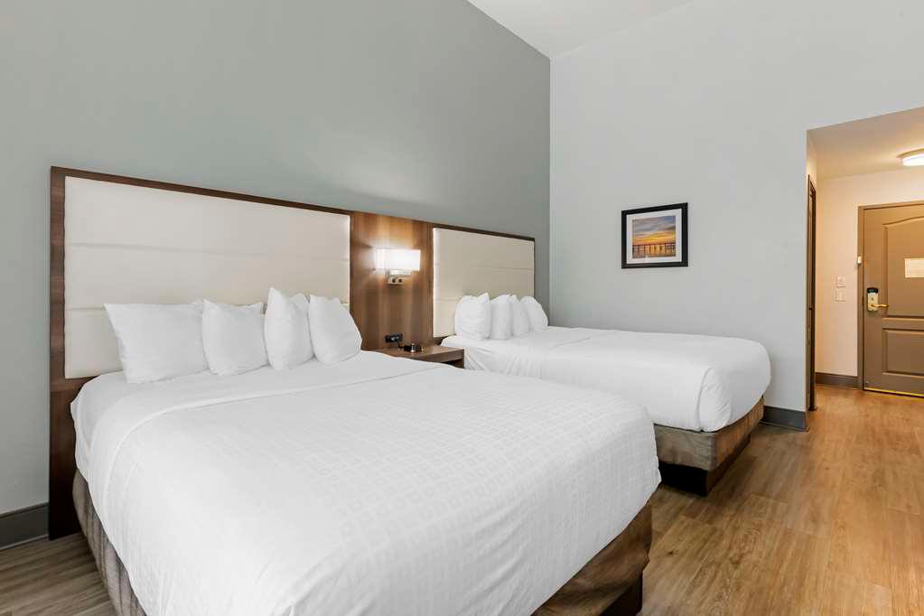 Queen Larger Guest Room Best Western Plus First Coast Inn & Suites Yulee (904)225-0182