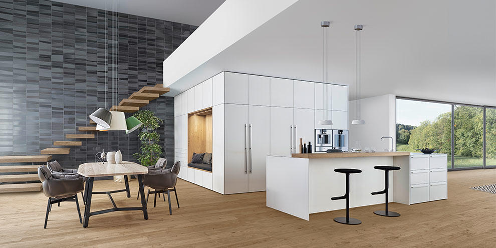 Modernste LEICHT Küchen finden Sie in Ditzingen im KOCH KÜCHEN Studio. Gerne beraten wir Sie auch rund um das Thema "Küche im Raum"