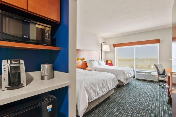 Images Holiday Inn Express & Suites Orlando - Lake Buena Vista by IHG
