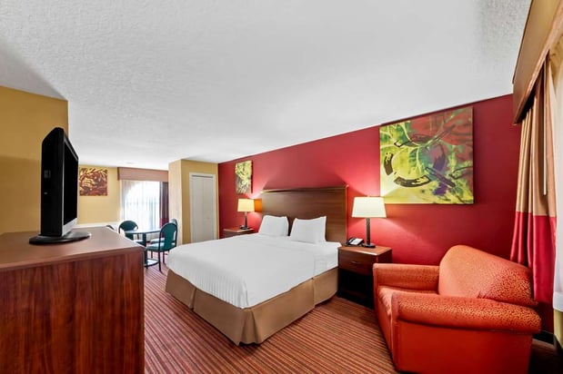 Images SureStay Plus by Best Western San Antonio Fiesta Inn