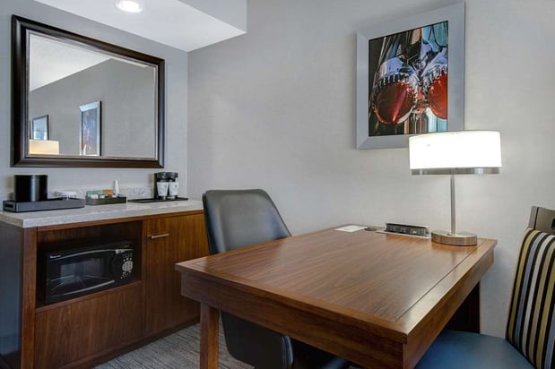 Images Embassy Suites by Hilton Detroit Metro Airport