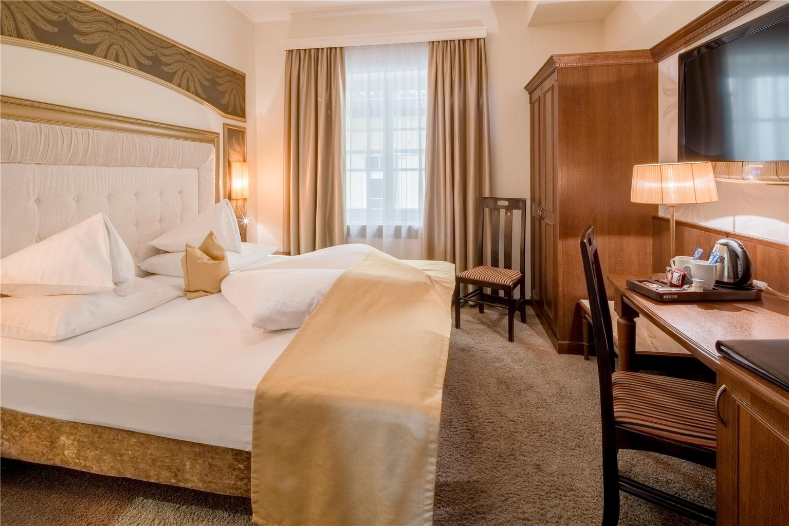 Hotel Goldener Adler, BW Signature Collection, Herzog - Friedrich Str 6 in Innsbruck