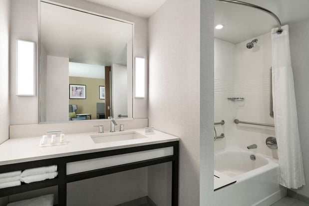 Images Hilton Garden Inn Springfield, NJ