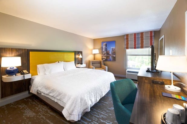 Images Hampton Inn & Suites Raleigh Cary Lenovo Center