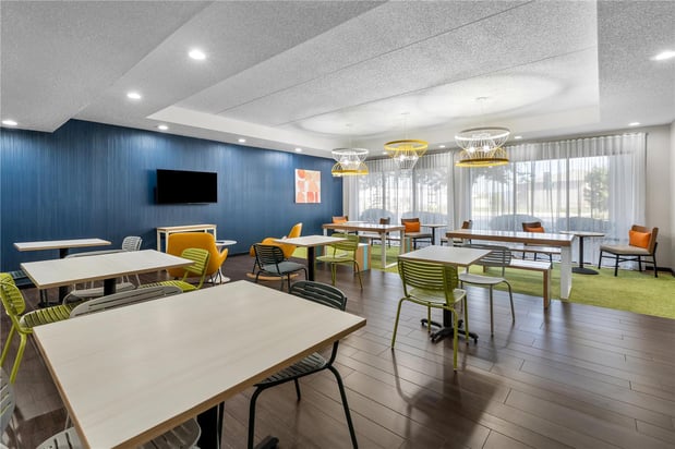 Images Spark by Hilton Green Bay