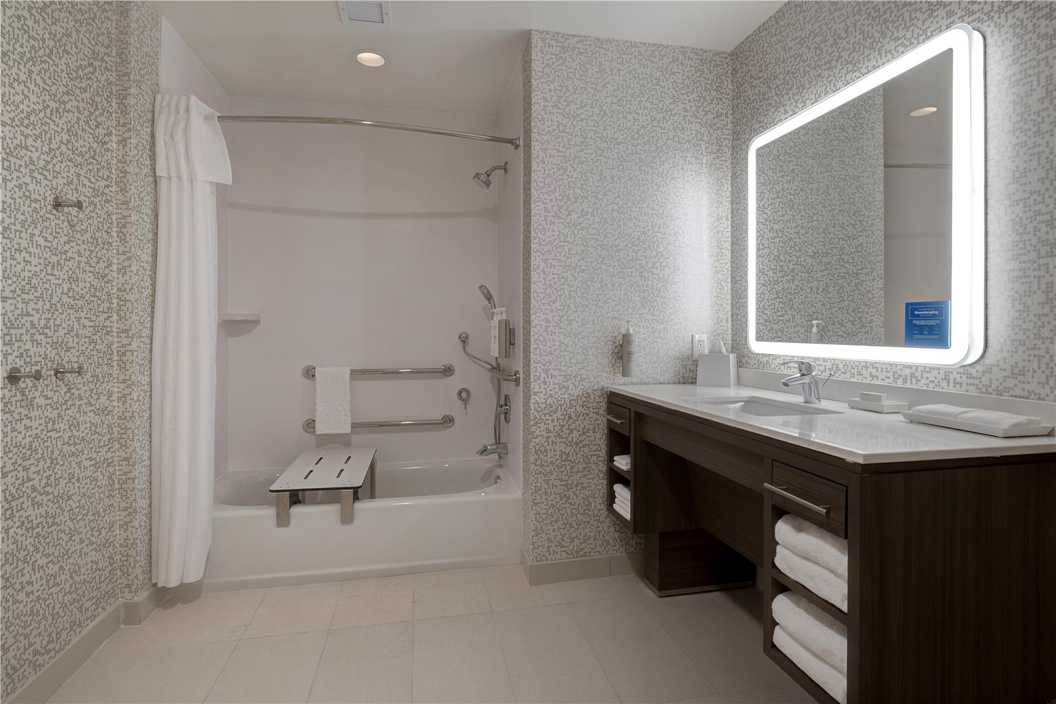 Guest room bath