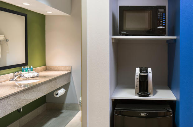 Images Holiday Inn Express Cedar Rapids (Collins Rd) by IHG