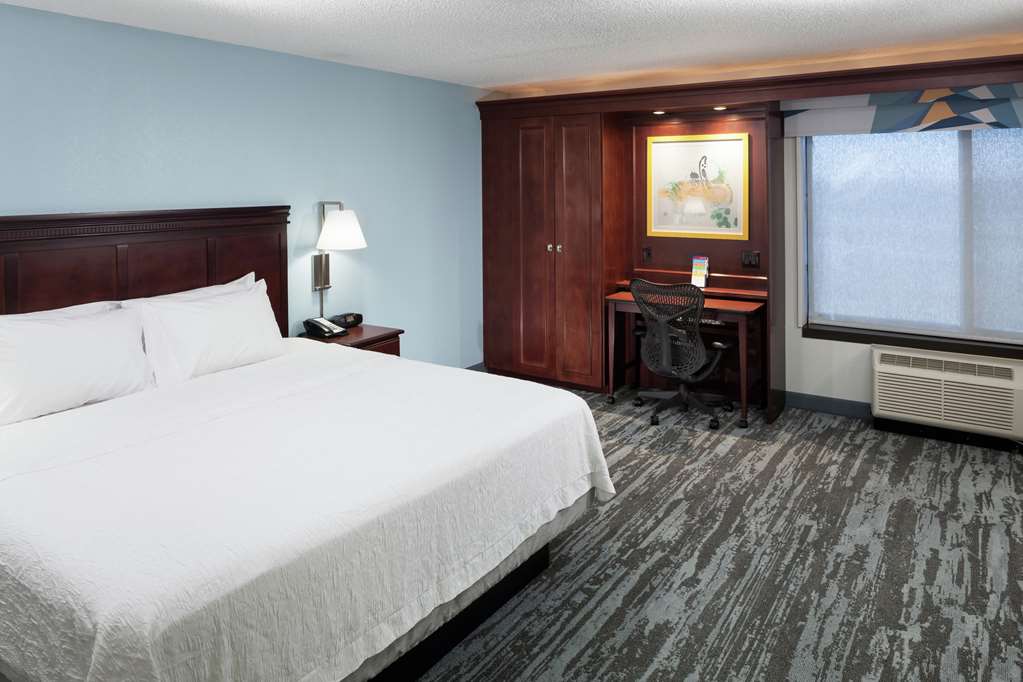Guest room Hampton Inn Kansas City-Liberty Kansas City (816)415-9600